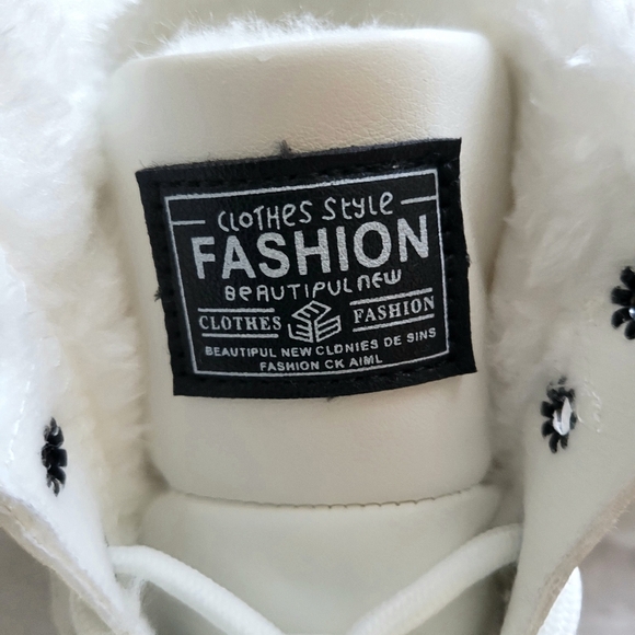 White Vegan Leather Faux Fur Lined Evolutions High-Top Sneakers 7.5 - Picture 7 of 13